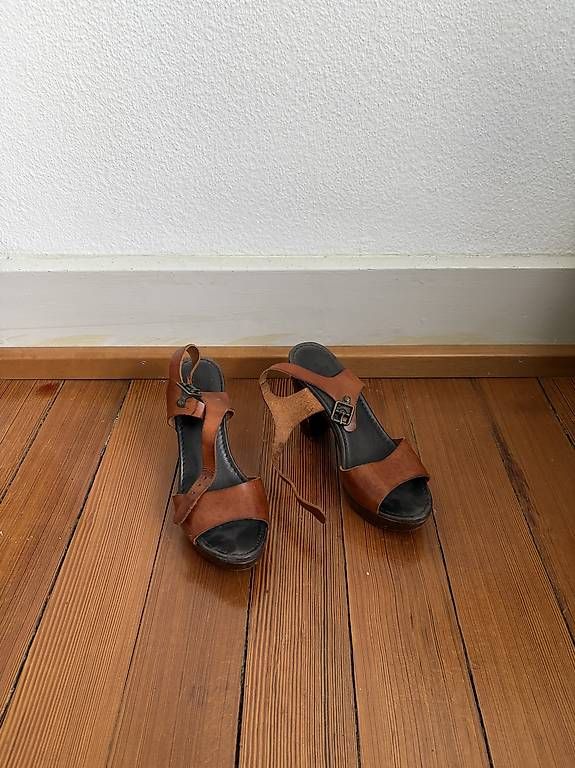 Scarpe da donna: Absatzschuhe aus Leder – Usato da Zürich venduto da MariA_S. 1
