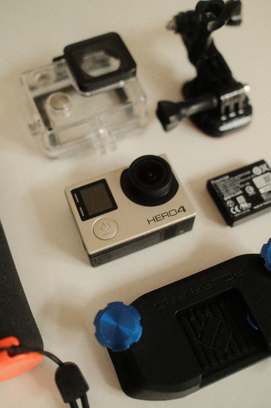 Gopro Action Cam: GoPro Hero 4 Black mit Acessoires – Usato da Bern venduto da redumbrella 1
