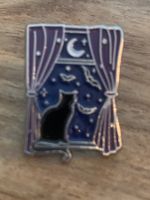 Pin Katze am Fenster Gothic