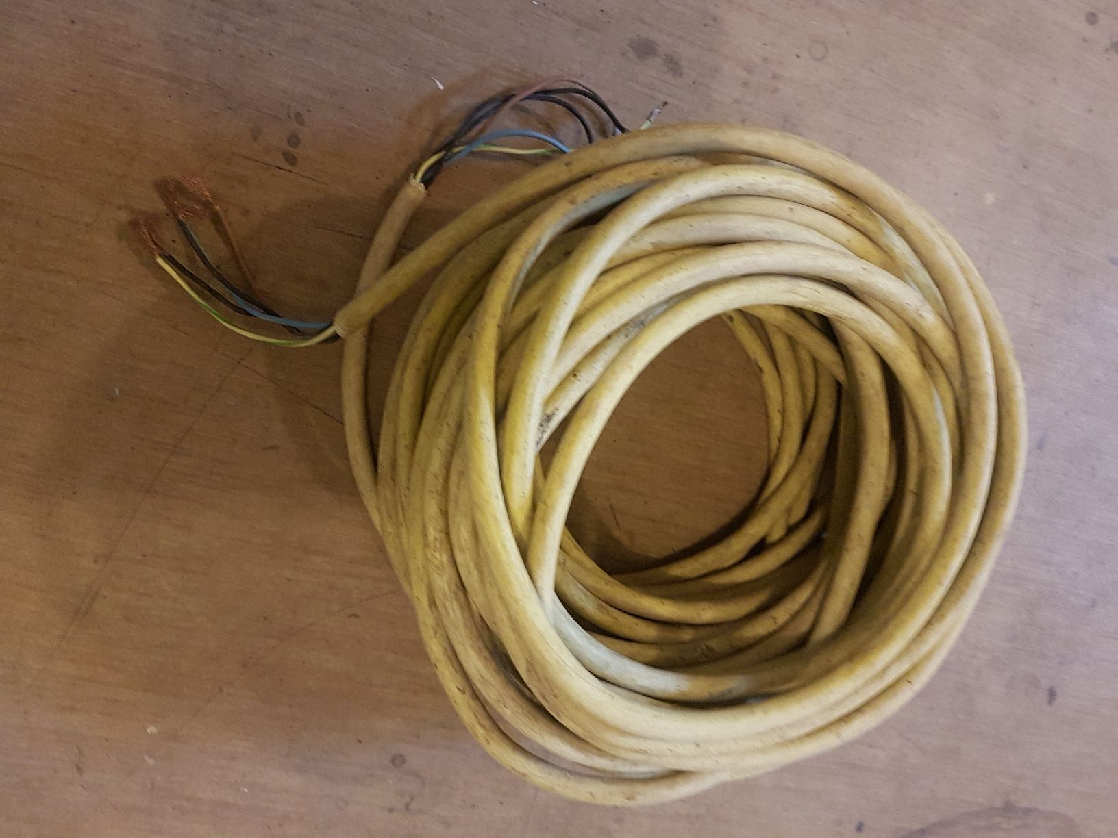 Cavi: Cable électrique – Usato da La Chaux-de-Fonds venduto da ZahidC 1