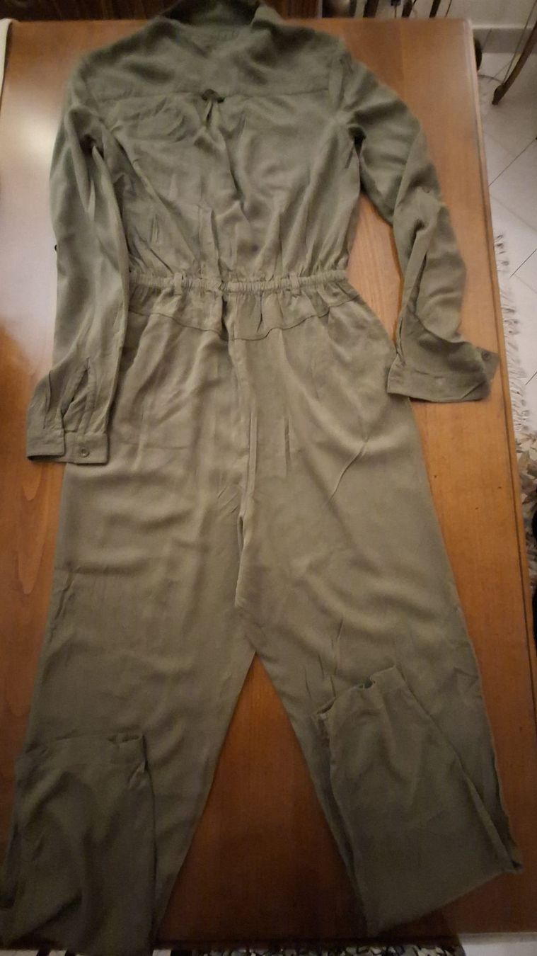 Jumpsuits: Chicer Overall Jumpsuit Clockhouse Gr. 34 khaki – Gebraucht aus Volketswil von ald_2x9b 1