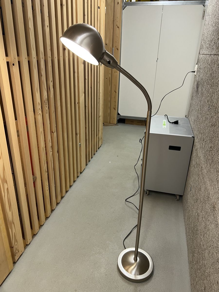 Ikea Lampade: Lampe sur pied IKEA Inox – Usato da Gockhausen venduto da Dmnqwlch 2