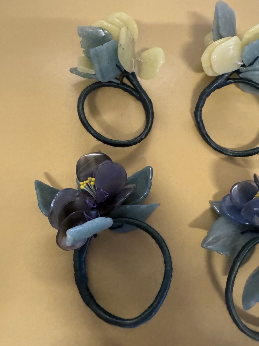Altro in Decorazioni & Accessori: Serviettenringe Blumen 8 stk. Steinoptik  – Usato da Schlieren venduto da Freundlich02 2