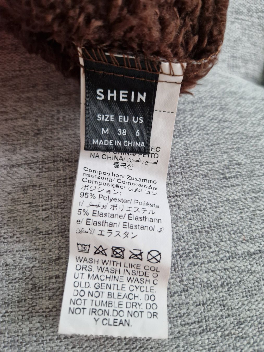 Shein Giacche: Bunte Jacke mit Kapuze Grösse M – Usato da Rebstein venduto da Ajs_Toy_Palast_1 2