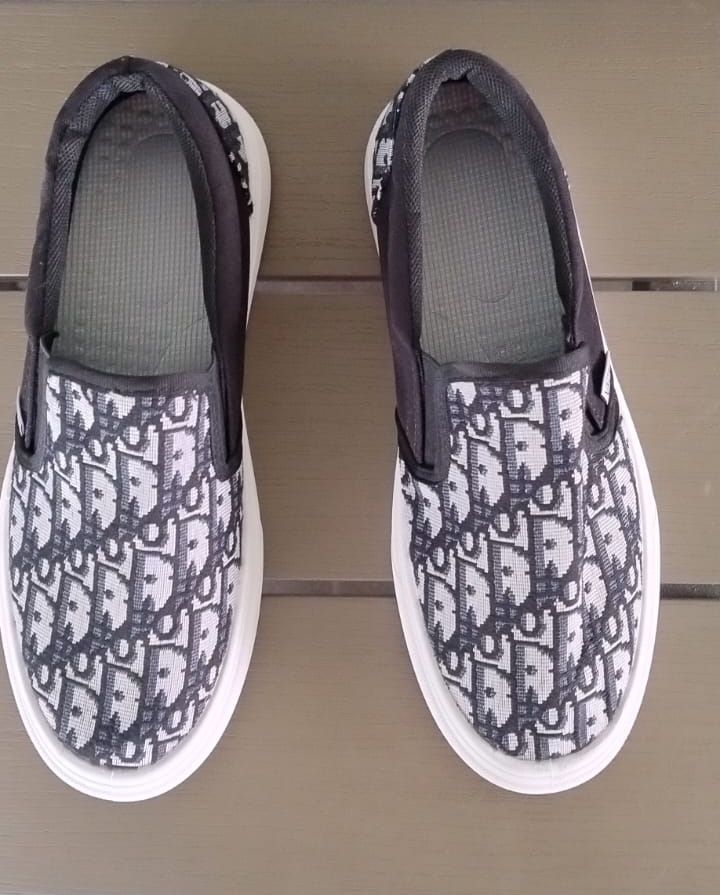 Scarpe da uomo: Chaussures toiles basses  – Nuovo (secondo la descrizione) da Portalban venduto da Moncoeur