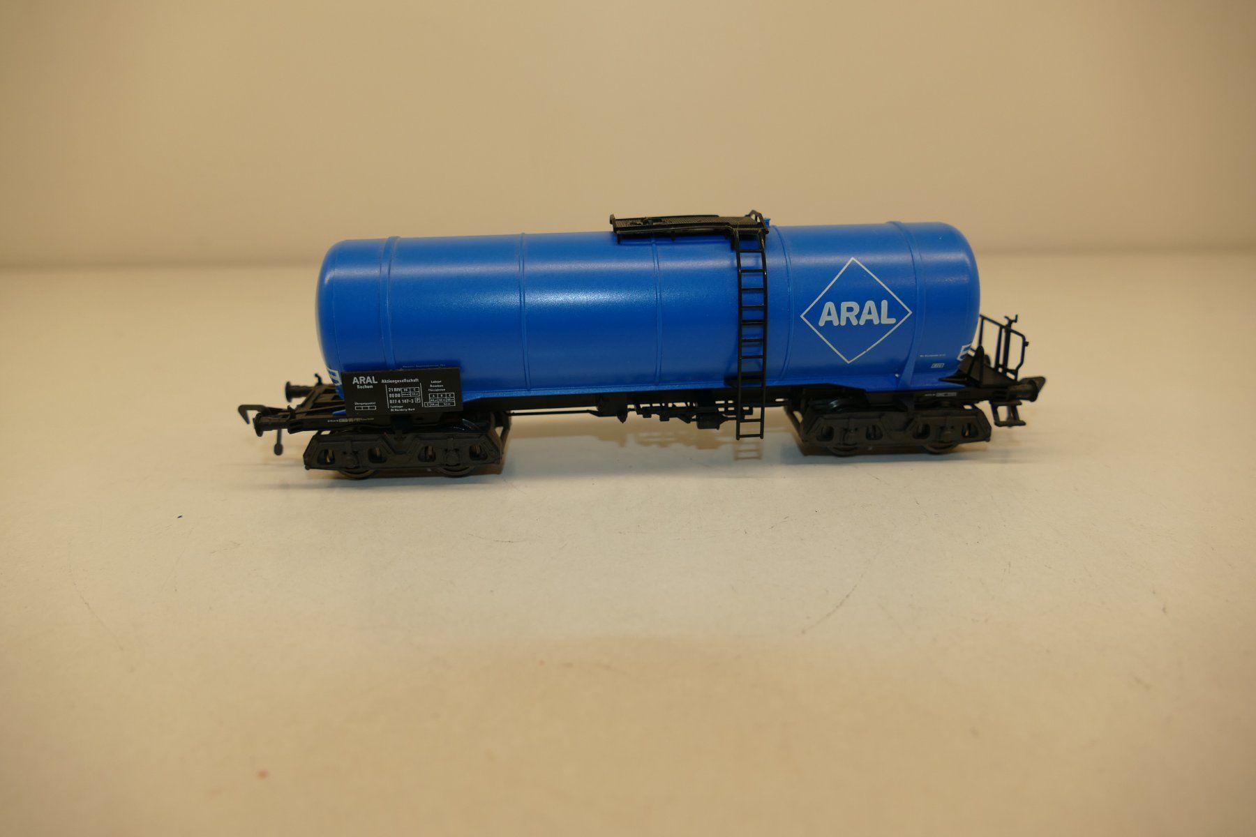 Fleischmann Modellini di ferrovie: Fleischmann H0: DB Kesselwagen Aral – Usato da Niederhasli venduto da rail-duerst 2