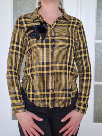 Chemise à carreaux jaune et marine, détail sequins 🎉
