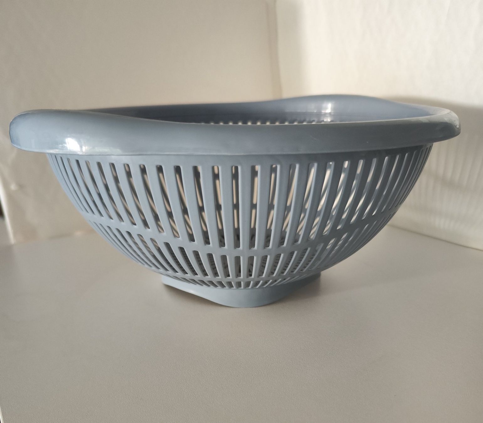 Küchengeräte: Sieb mit Griffmulden – Gebraucht aus Fislisbach von Flohmarkt.- 1