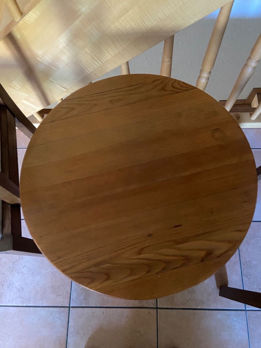 Tables: Runder Beistelltisch aus Eiche, Ø 50 cm – D'occasion à Hemmental par cat_9l7f 2