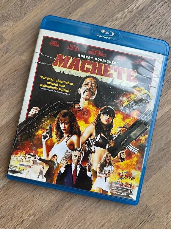Tous les DVDs: Machete  Blu-ray – D'occasion à Zürich par pkurz83