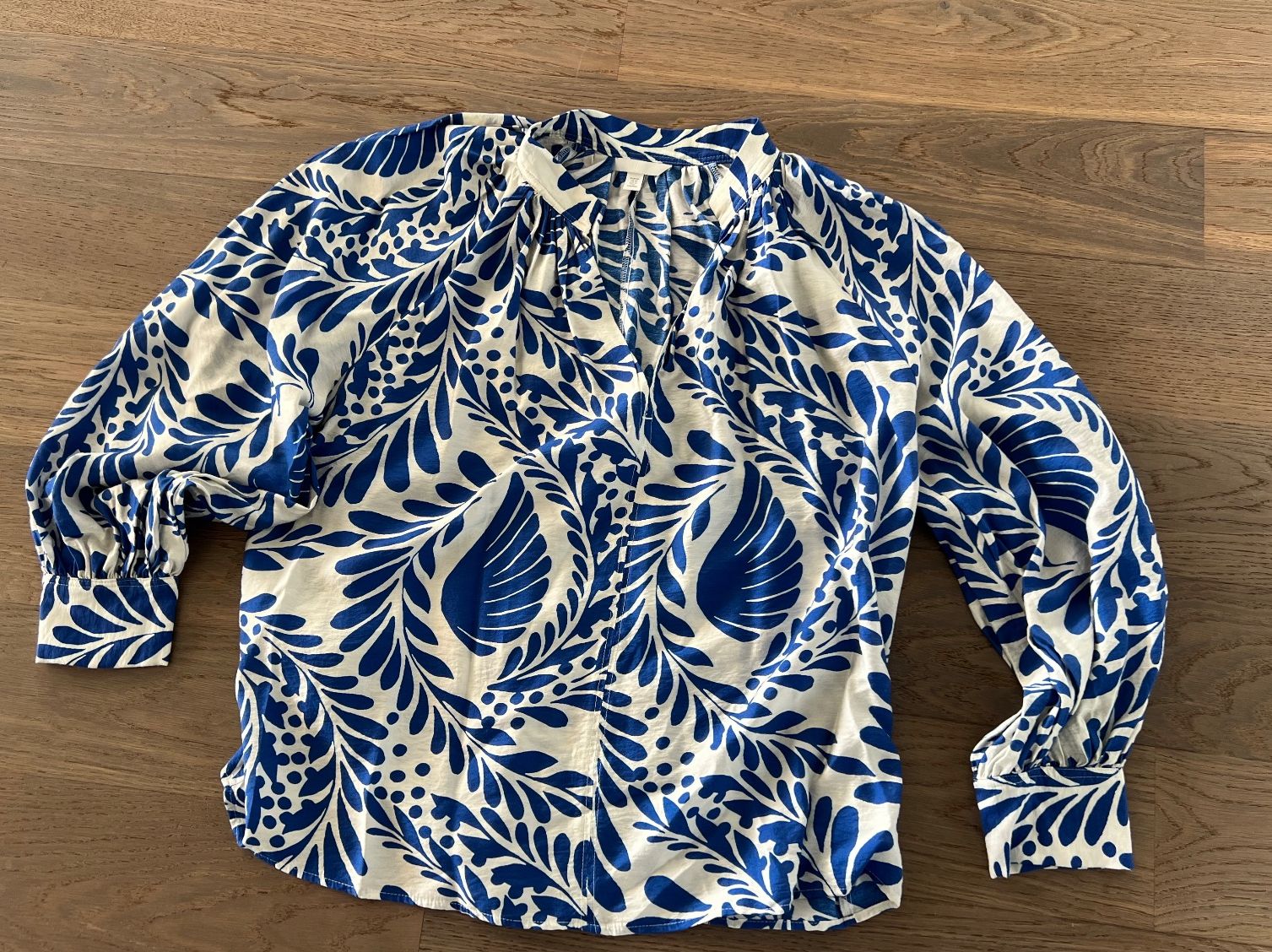 H&M Camicette: Bluse mit schönem Muster, blau-weiss, Gr. M – Usato da Meierskappel venduto da schoene_dinge 1