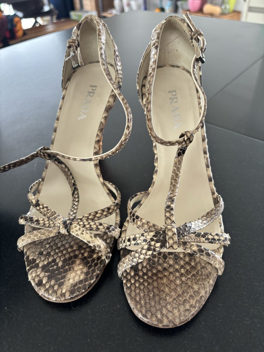 Damenschuhe: Authentic Prada Pumps – Gebraucht aus Buchrain von Mr.Kim 1