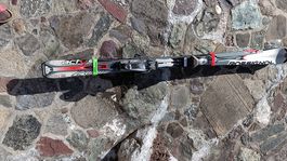 Ältere Ski mit Schuhen Gr. 39