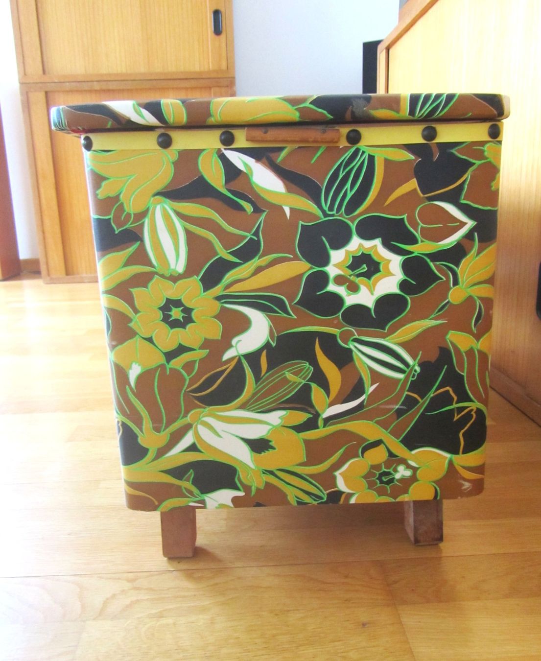 Cassapanche: Vintage Truhe mit Retro-Blumenmuster – Usato da Seengen venduto da mikelele 5