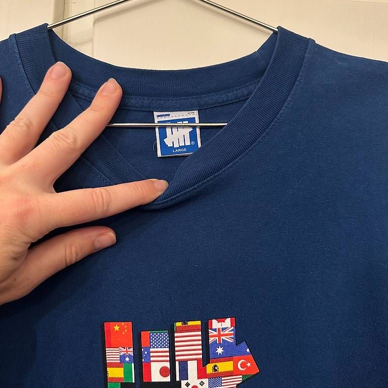 T-shirt: Undefeated UNDFTD, Flags tee T-shirt, L, Blue, authentic – Usato da Basel venduto da boysnoize 1