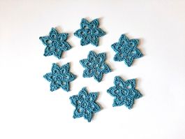 7 Blumen oder Sterne handgehäkelt blau neu Set