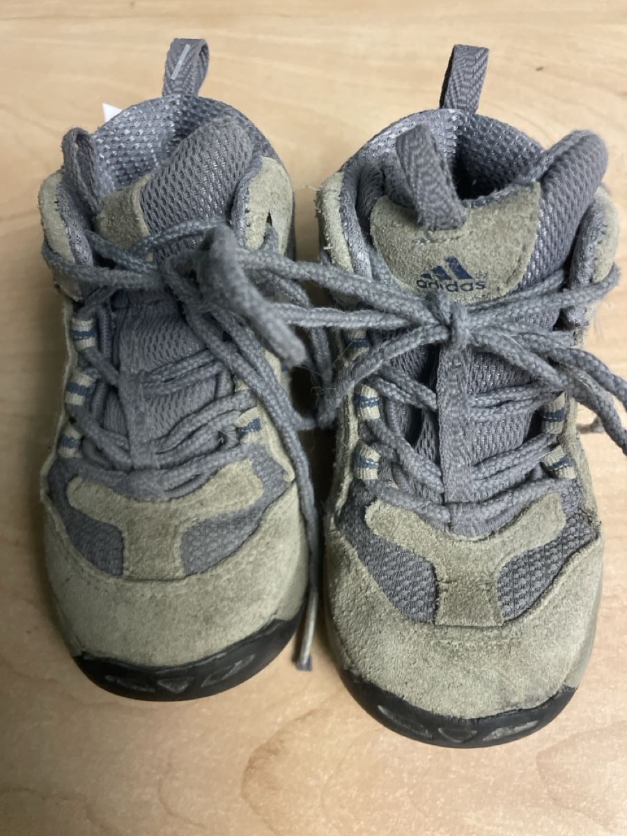 Adidas Chaussures garçon: Weiche Adidas Wanderschuhe Kinder Gr. 21 – D'occasion à Obergerlafingen par cabo4 1