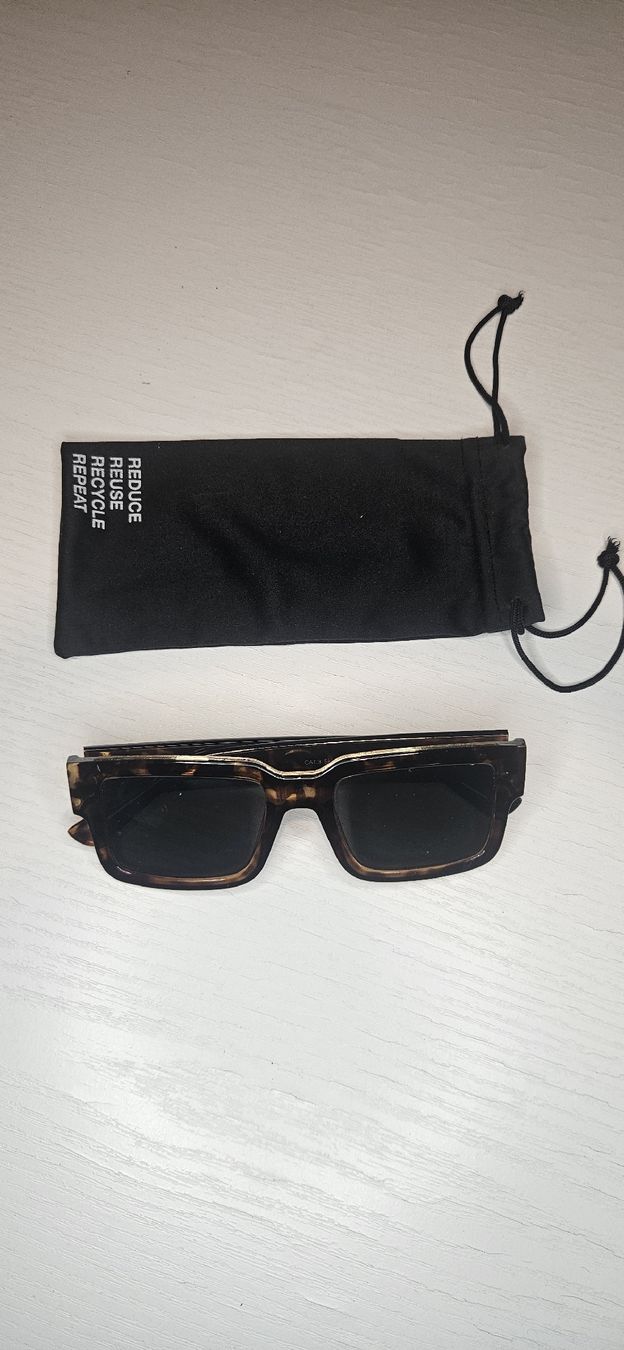 Lunettes & Verres: Lunettes de soleil Zign – D'occasion à Arveyes par sape.online