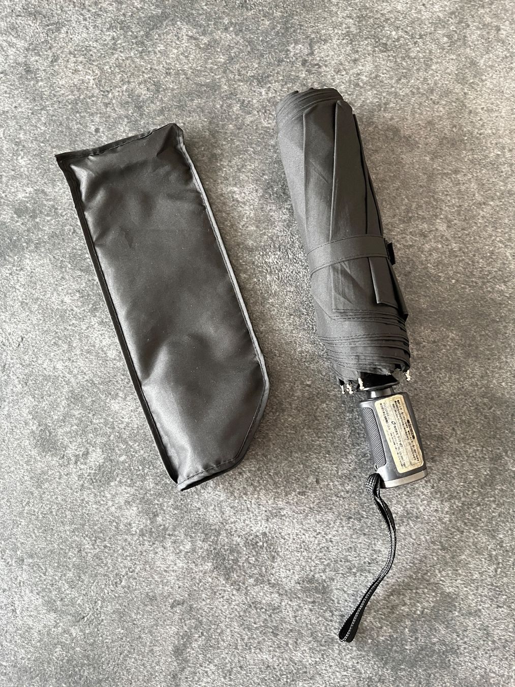 Ombrelli: Regenschirm mit Etui von LIGHTECH - L28cm – Usato da Kilchberg ZH venduto da Simple.Life 8