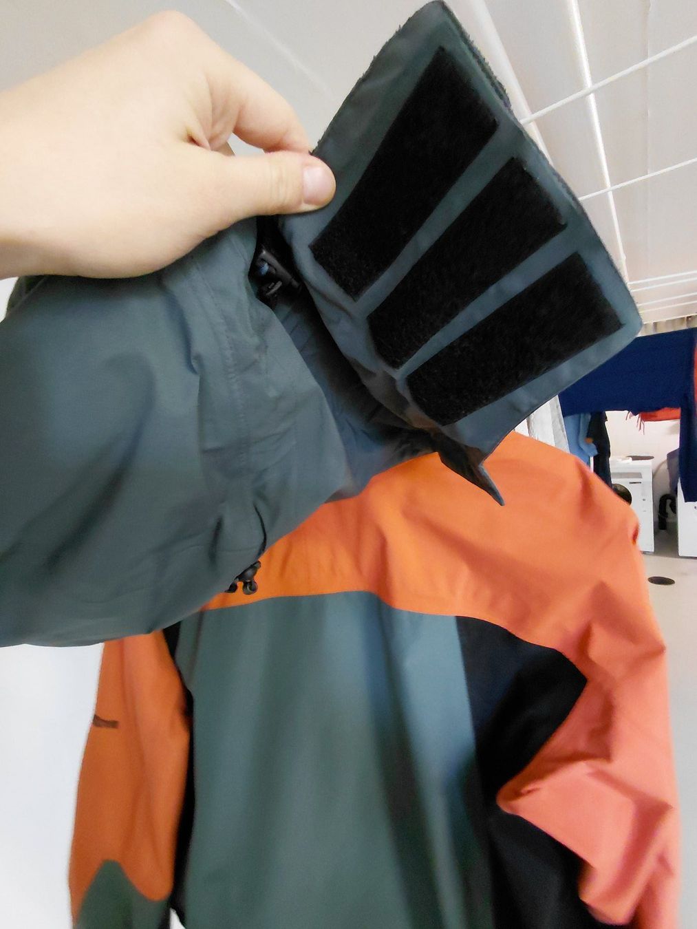Salewa Giacche: Windjacke Grösse L – Usato da Dietikon venduto da Chadascha 6
