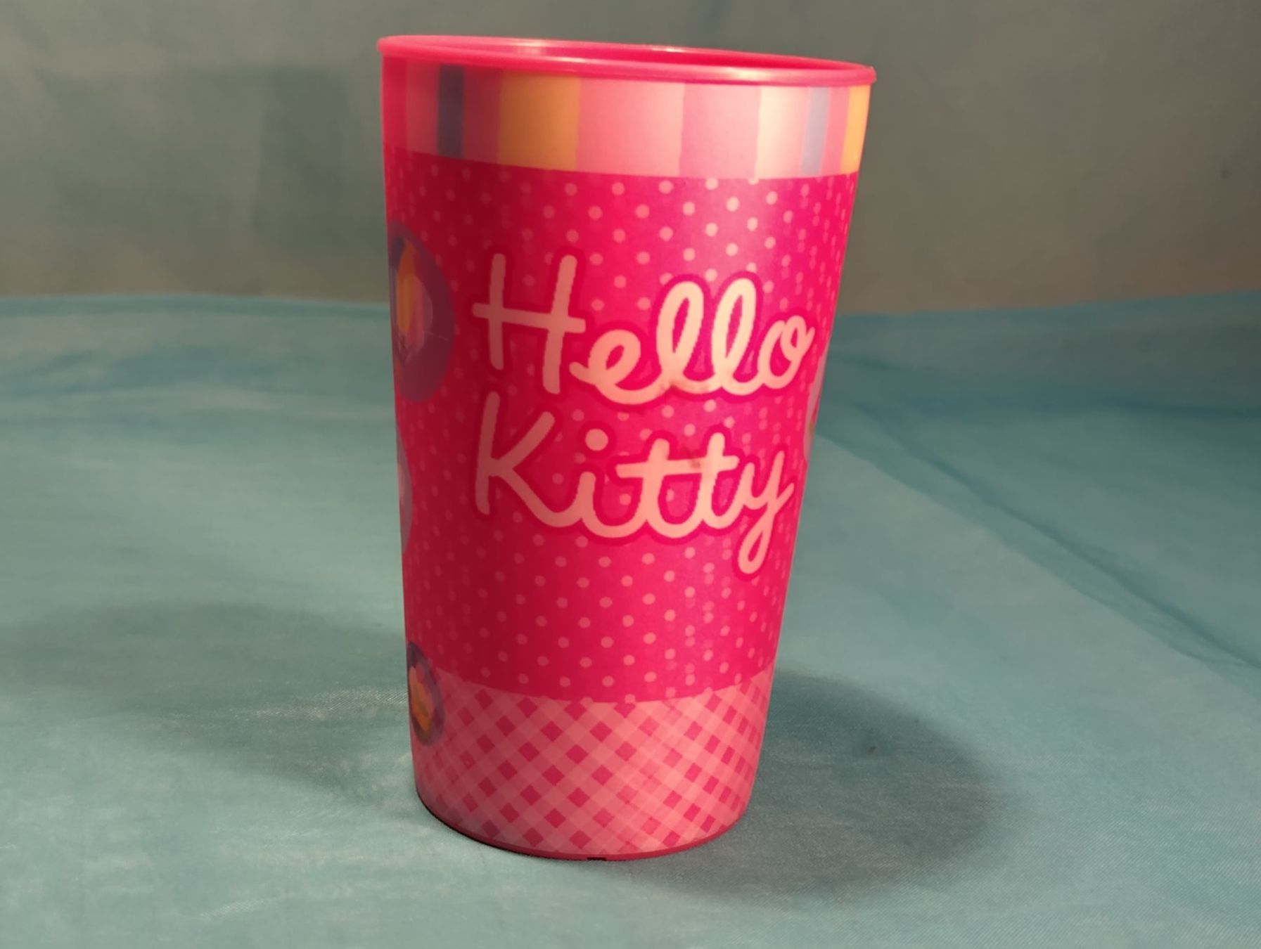 Tazze: Hello Kitty Becher mit Wechselbilder, 2.5dl – Usato da Bellach venduto da JingleCherry 1