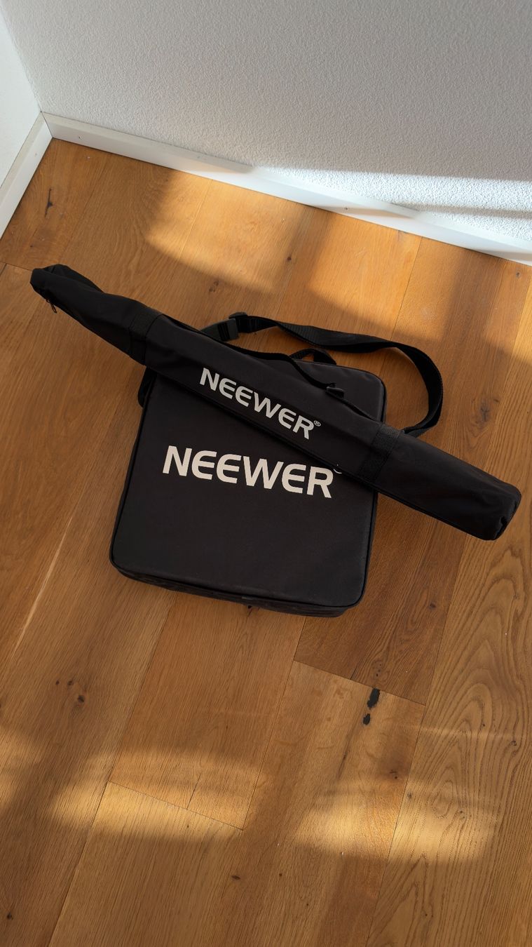 Lampade: NEEWER LED Ringlicht inkl. Stativ, Farbfilter & Taschen – Nuovo (secondo la descrizione) da Sennwald venduto da pressgym 3