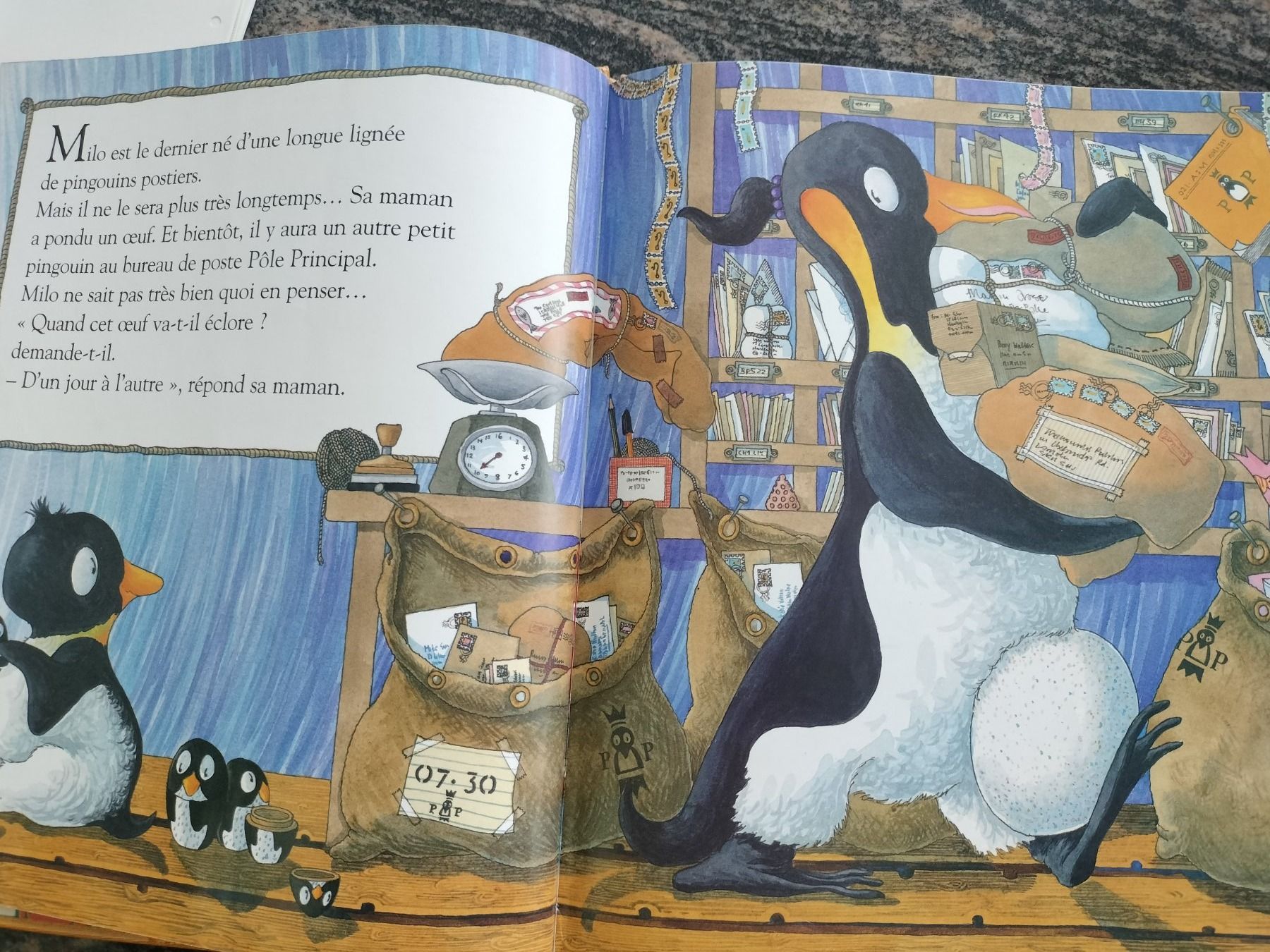 Libri: Un bébé au courrier Éditions Mondo – Usato da Cortaillod venduto da rozinna 1