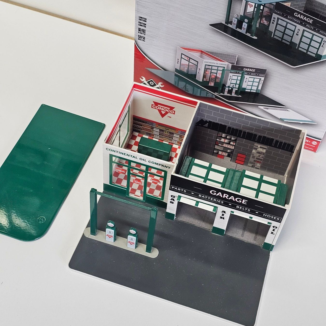 Greenlight Modellini d'auto: Greenlight diorama Conoco station / Garage – Usato da rolle venduto da joaocosta.f 1