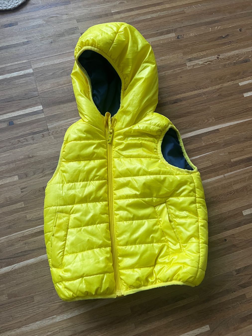 Sonstige Jungenkleidung: Gilet Grösse 110 – Gebraucht aus Stans von Fee81