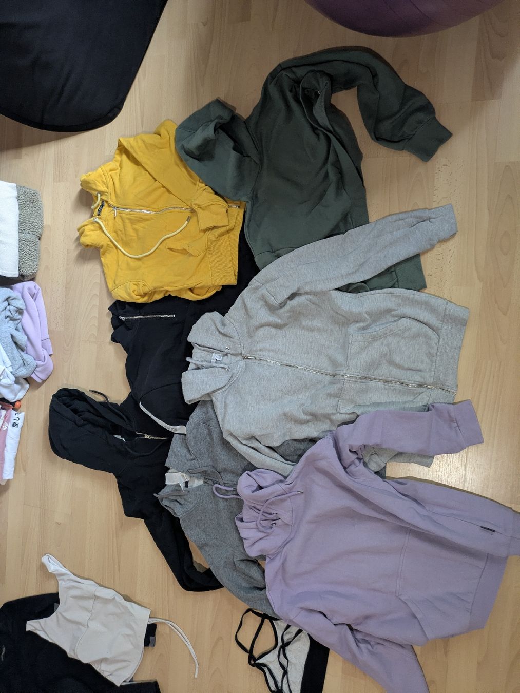 Kleiderpakete: Lot d'habits – Gebraucht aus Tramelan von cat_67zv 3