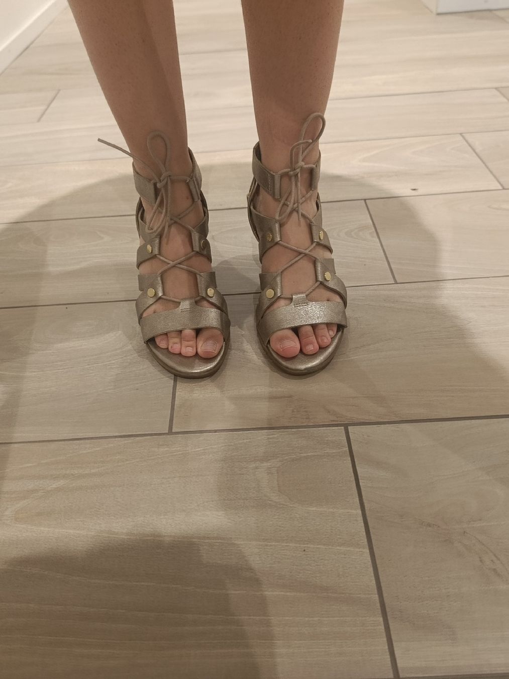 Damenschuhe: Goldene Sandalen mit Absatz in Gr. 37 – Gebraucht aus Dietikon von iksan