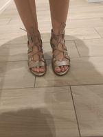 Goldene Sandalen mit Absatz in Gr. 37