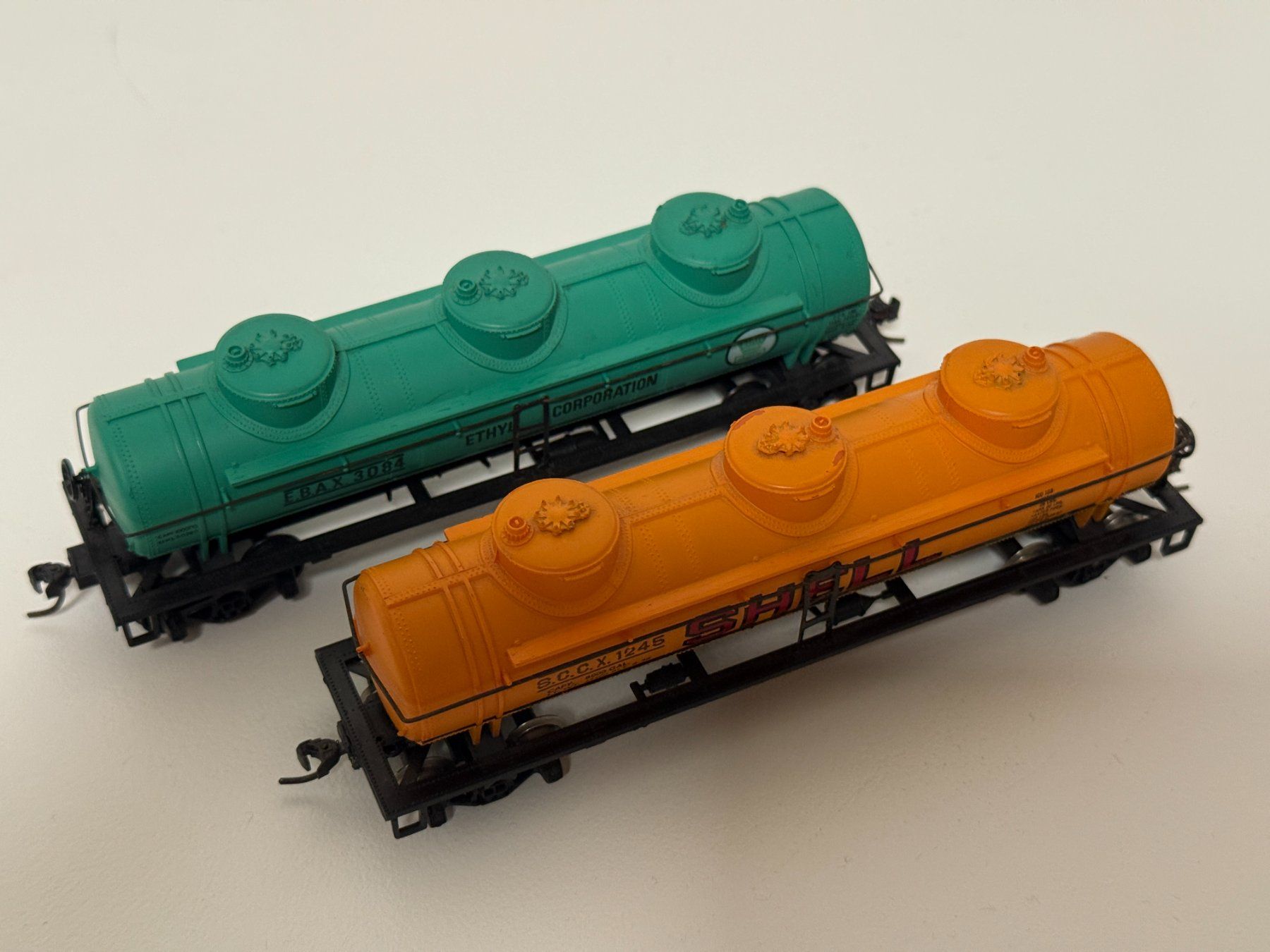Trains électriques: AHM - 2x 3 Dome Tankwagen – Défectueux à Hergiswil NW par E646.060 5