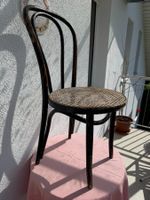 Bistro Stuhl aus Holz mit geflochtenem Sitz alt