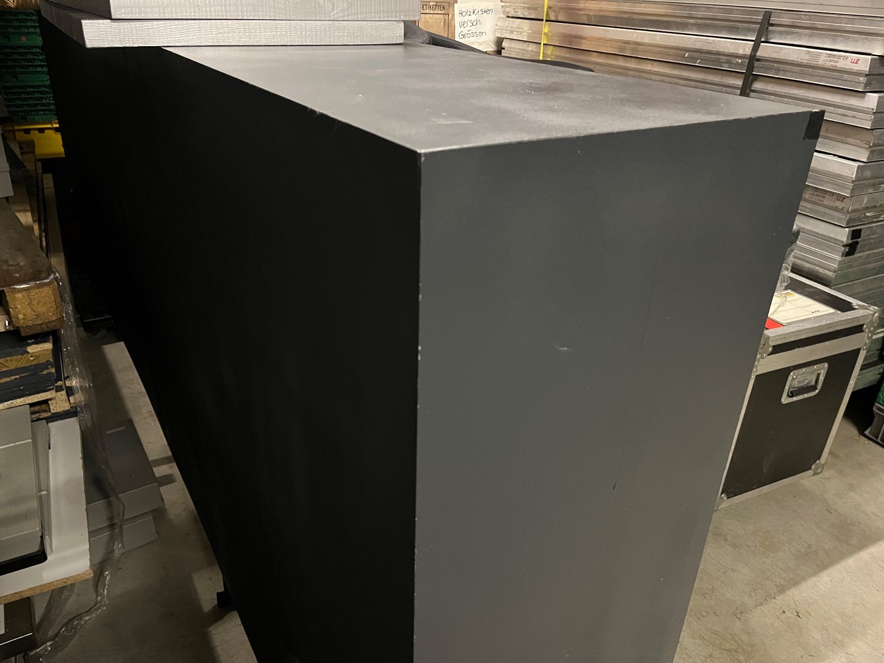 Allestimento di negozi e stand fieristici: Bar Buffet Theken Bartheke massiv – Usato da Rapperswil SG venduto da Bombastic1 2