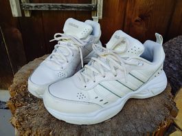 Adidas Sportschuhe Grösse 6 (39 1/3)