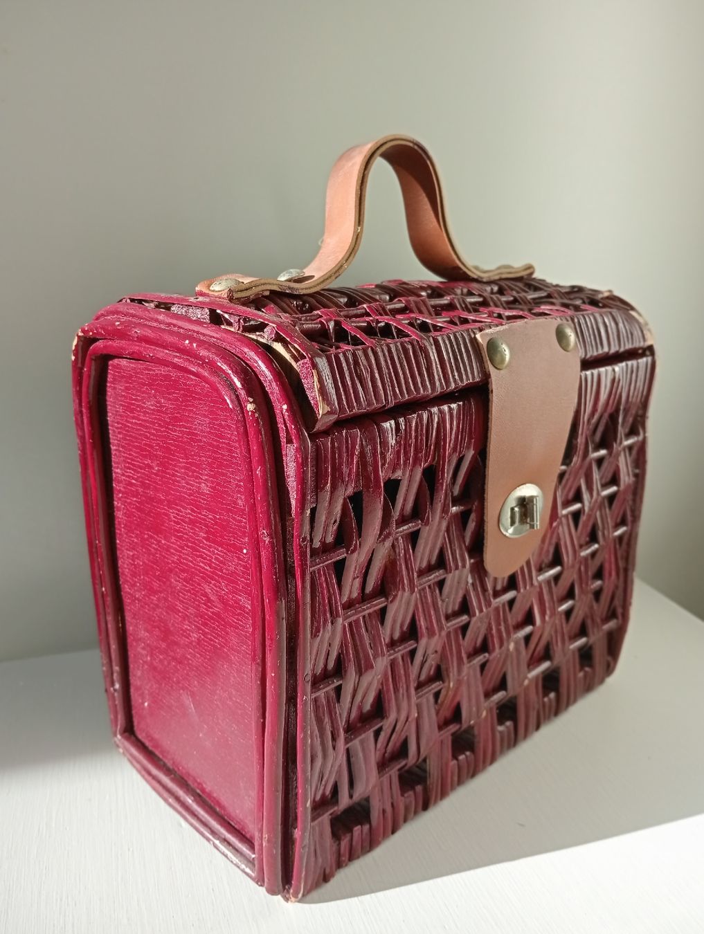 Altro in Antiquarato & Arte: Vintage Picknickkorb, Korb, Korbweide, Handgefertigt, Rot – Usato da Allschwil venduto da Evgeniia78 1