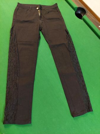 Hose mit Spitzeneinsatz