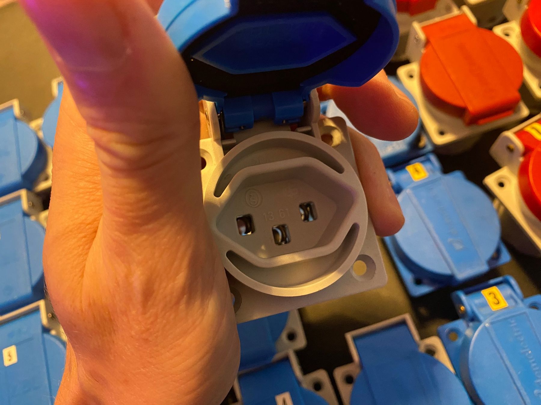 Elektrotechnik: Einbausteckdosen Typ23 Typ25 T23 T25 Stromverteiler LS RCD – Gebraucht aus Reinach BL von Herzogtech 2