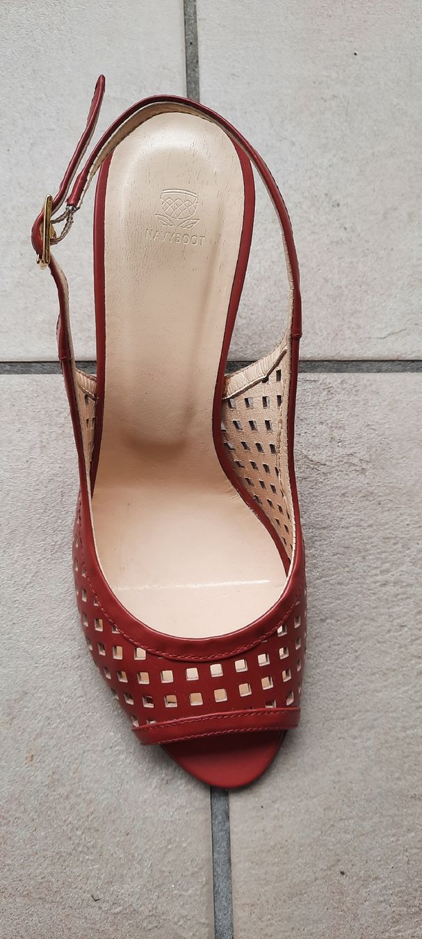 Navyboot Scarpe da donna: Sommerliche Sandalette Grösse 38 Absatz 8.5 cm – Usato da Kilchberg ZH venduto da F27081987 1