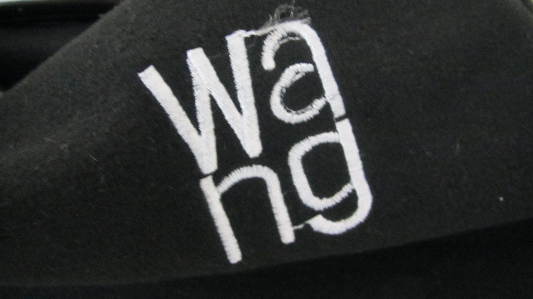 Pullover & Sweatshirts: 2 PULLS NOIR WA NG – Gebraucht aus Murten von Selliot 1