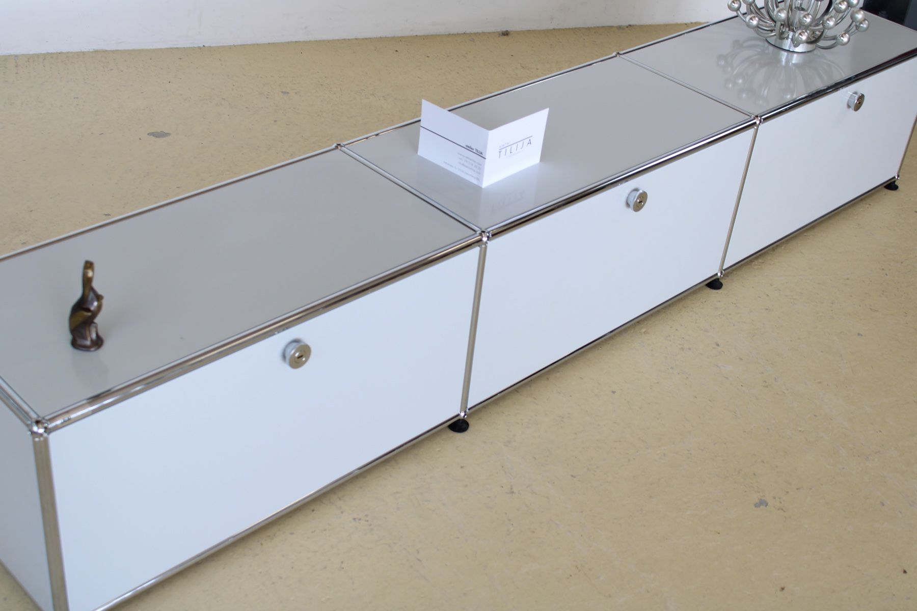 USM Cassettiere: USM Lowboard  Lichtgrau – Usato da Meinisberg venduto da atelier_TILIJA 5