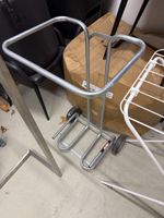 Mistkübel Halterung Metall mit Rädern 