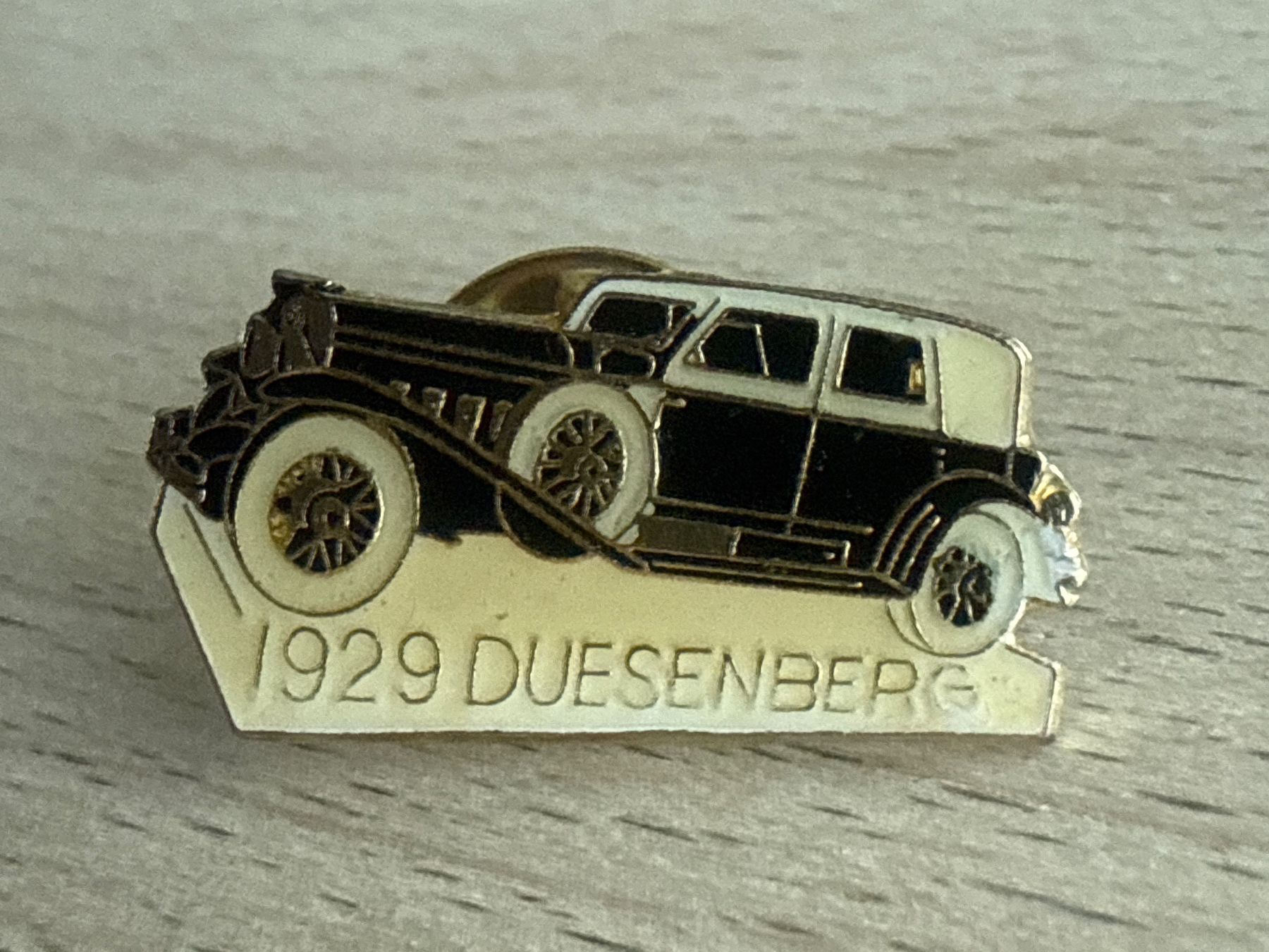 Plaketten & Abzeichen: Pin 1929 Duesenberg  Oldtimer – Gebraucht aus Glattbrugg von Schweigmatt