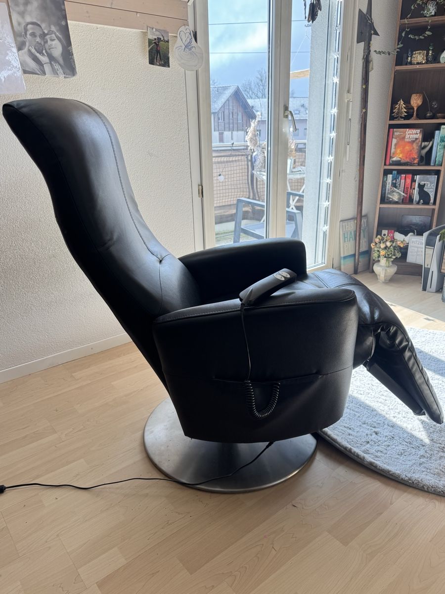 Sessel: Schwarzer kunstleder mit elektrischer Relaxfunktion! – Gebraucht aus Neuenkirch von fab_9t6h