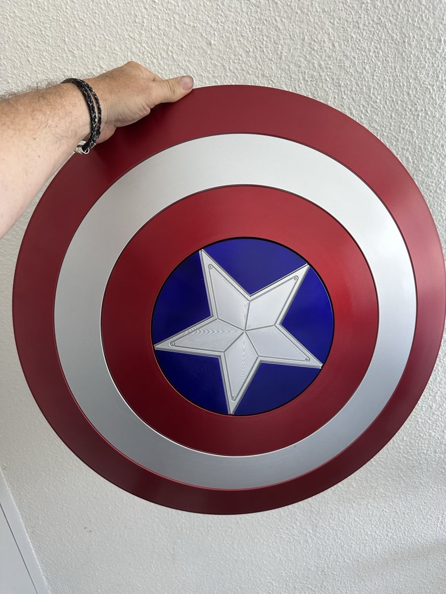 Statuette: 1:1 lifesize Schild Captain America Marvel Requisite Replika – Usato da Schlieren venduto da Moviepropde