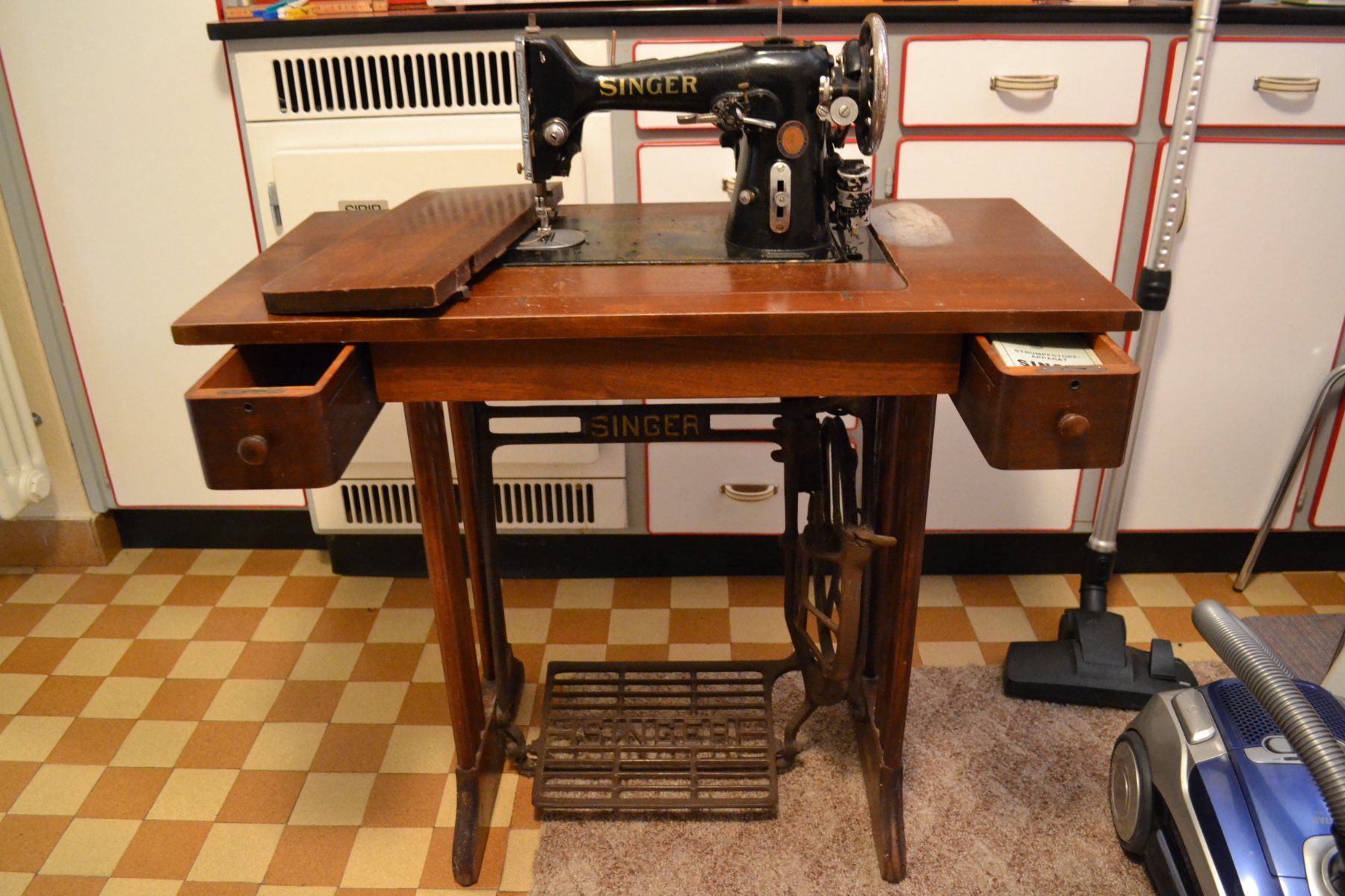 Singer Macchine da cucire: Singer -Nähmaschine 710 – Usato da Beinwil am See venduto da kajak55