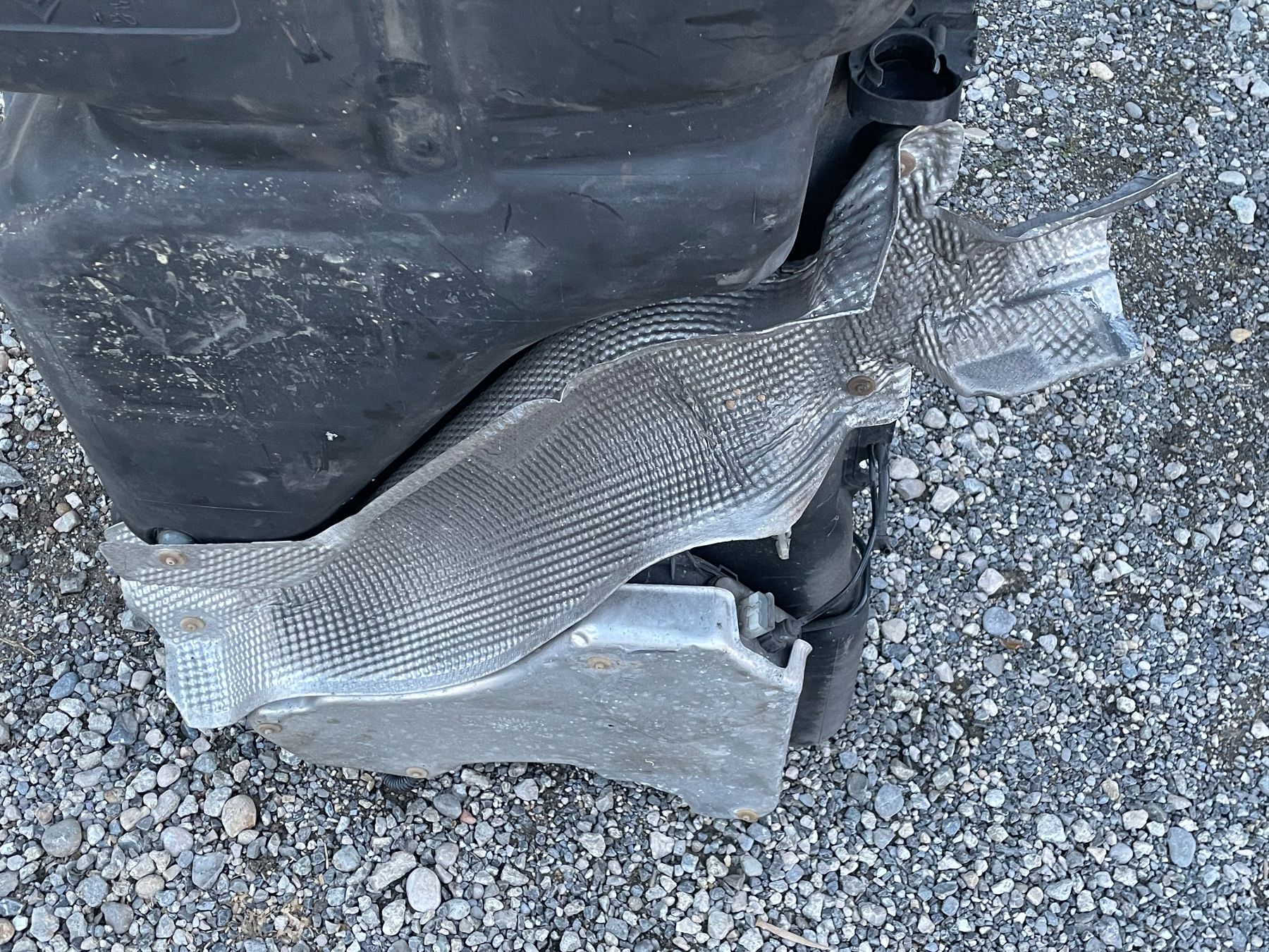Citroën Tutti pezzi di ricambio auto: Tank zu Citroën C6 2.7 HDI – Difettoso da Gletterens venduto da XBHS7412 3