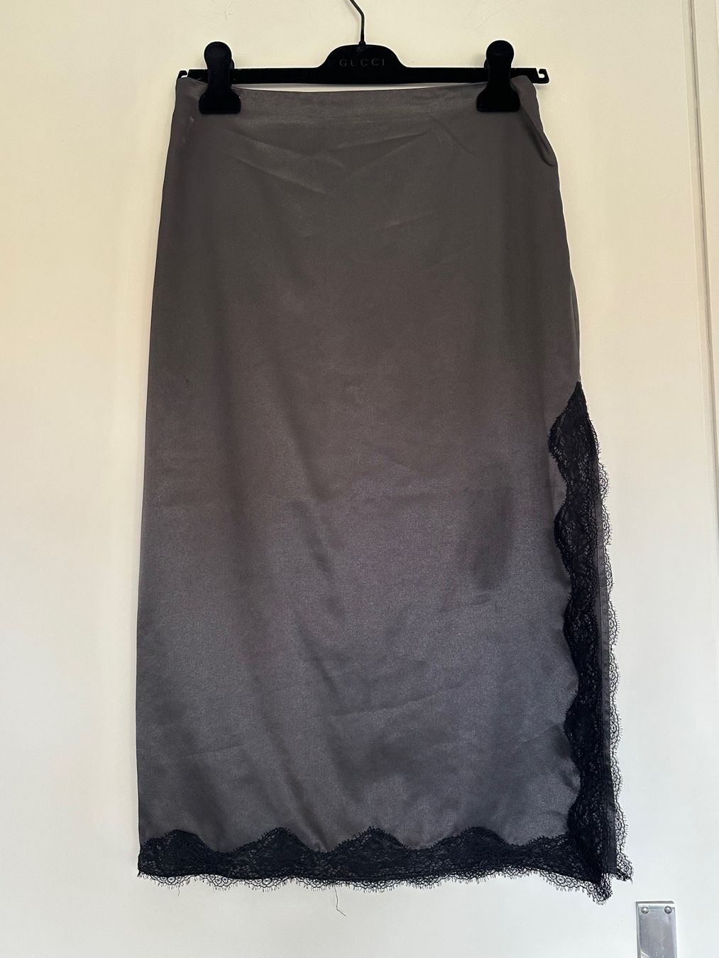 Gonne: Grey skirt with black lace, side opening,size S – Usato da Lausanne venduto da kuroneko86