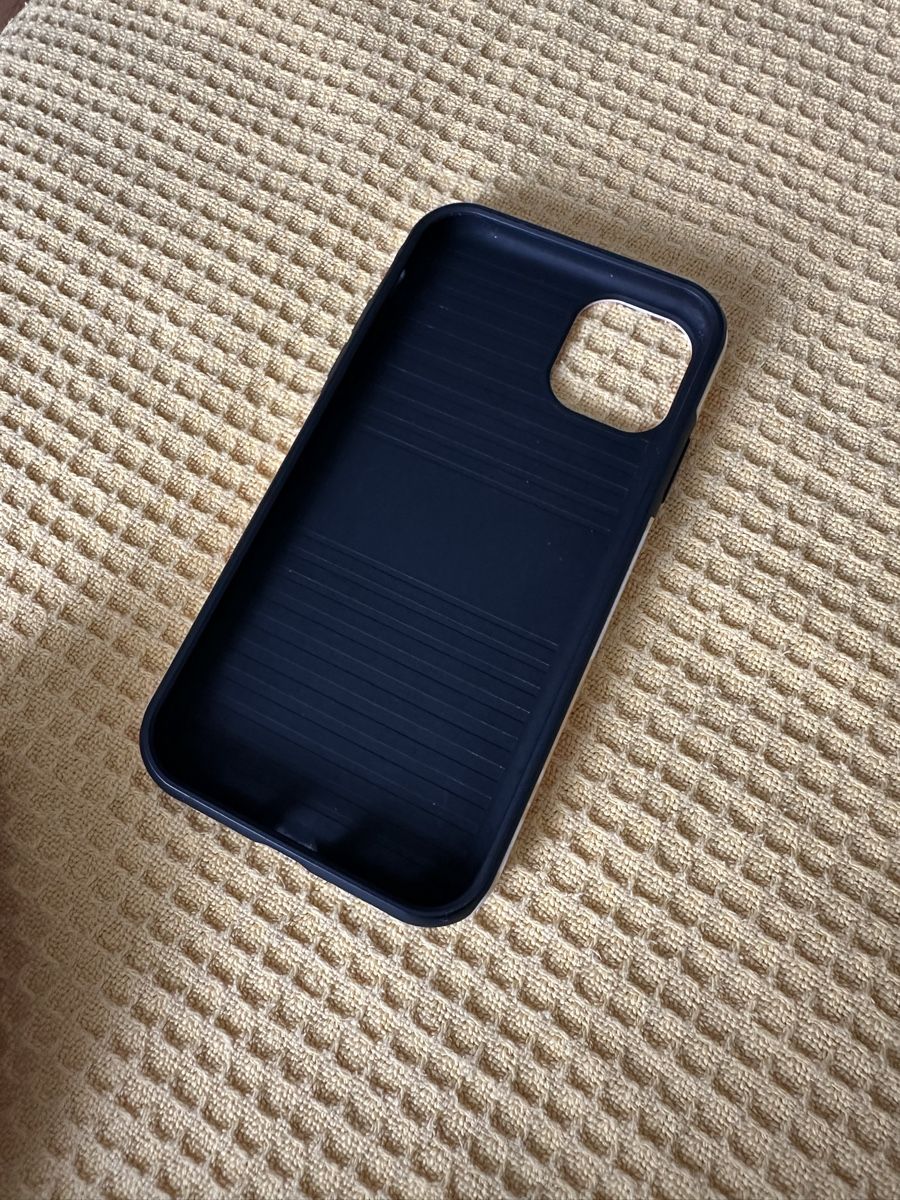 Apple Coques & Protection écran: Burga Handyhülle Iphone 11 – D'occasion à Herisau par jar_fl7m 4